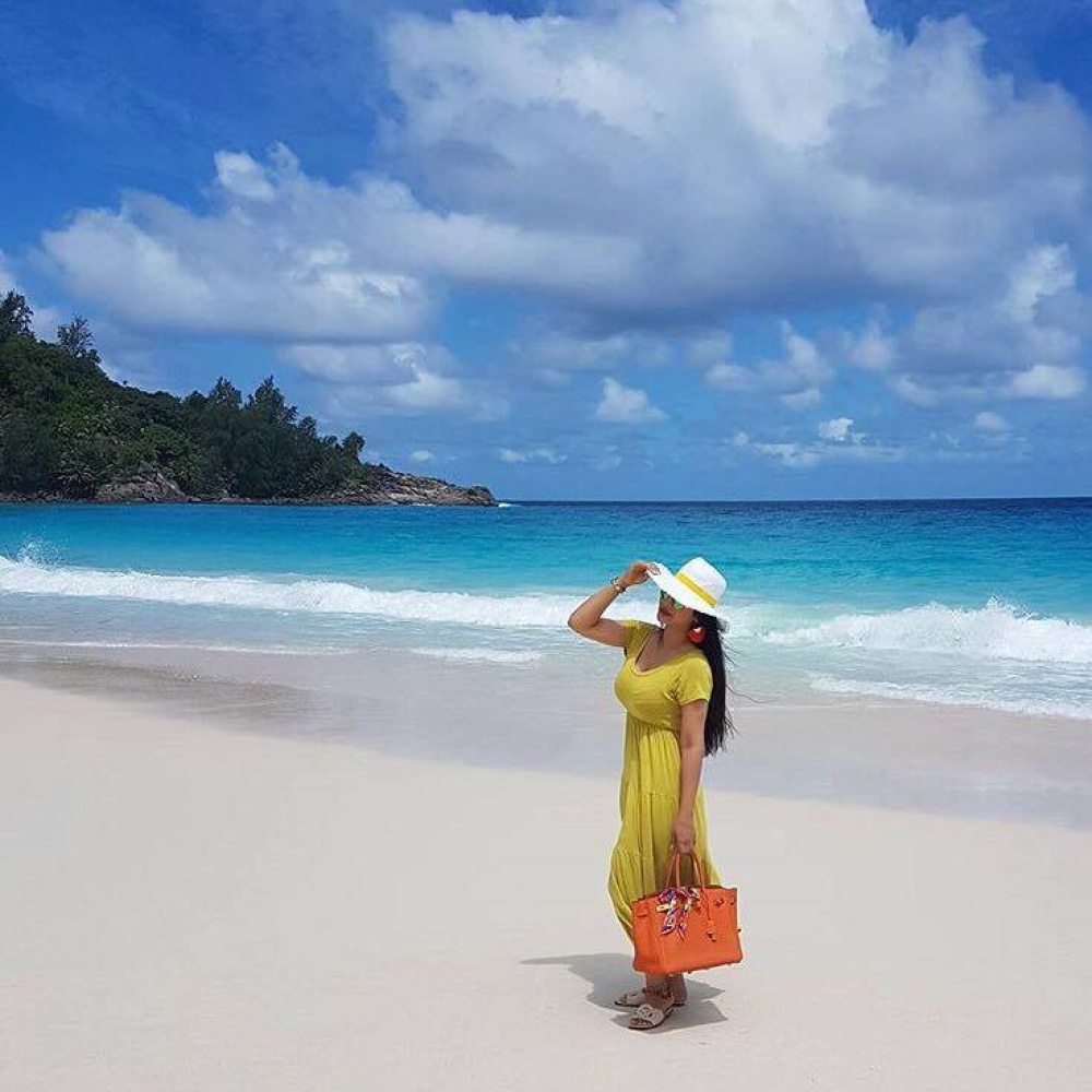 لقطة رائعة للإعلامية لجين عمران خلال قضائها لإجازتها في جزر السيشيل