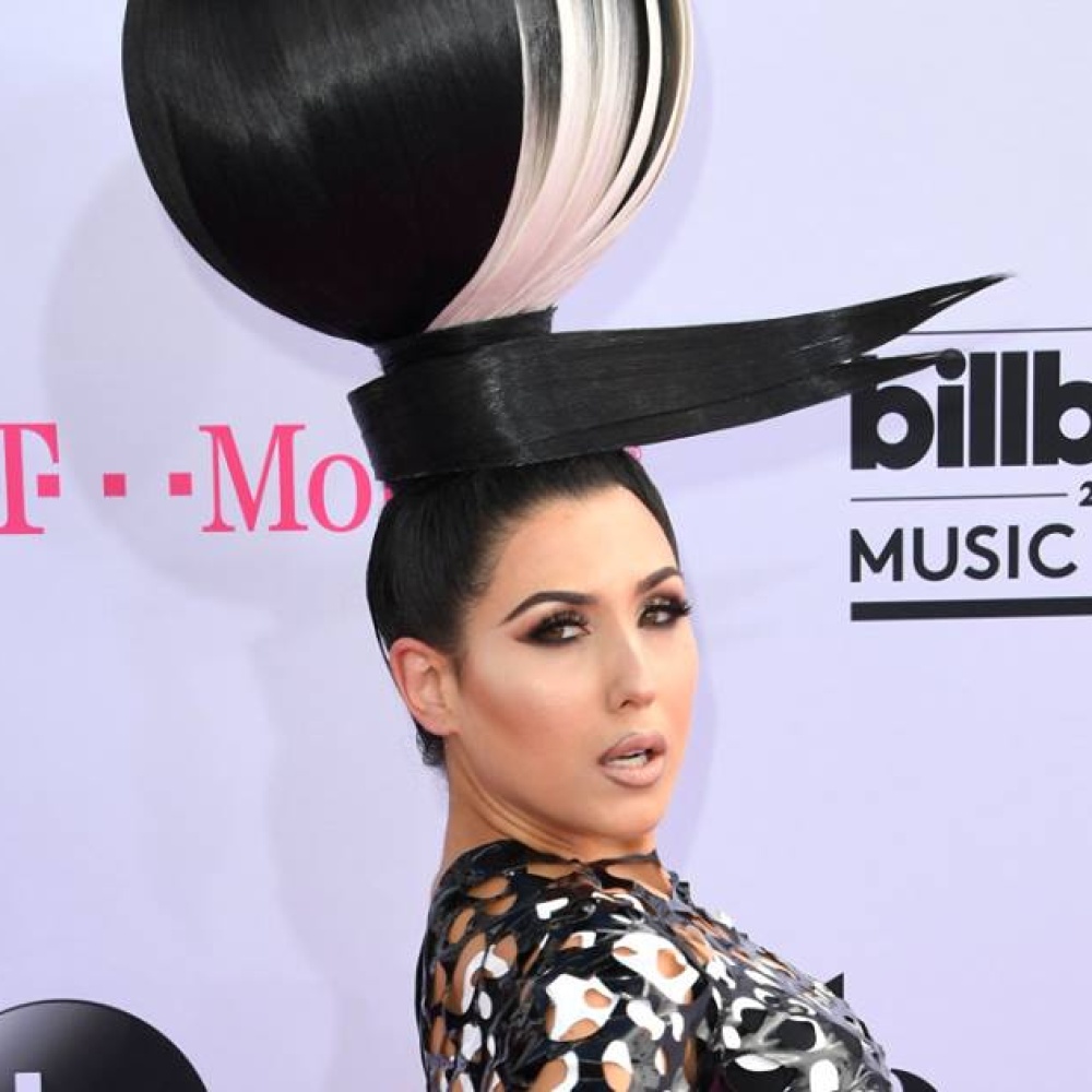 النجمة Z lala بأغرب إطلالة وتسريحة شعر في حفل بيلبورد