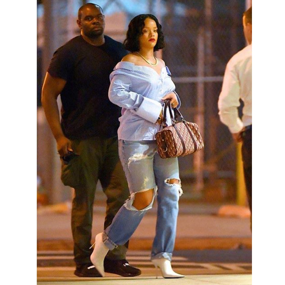 ريهانا تظهر بزيادة وزن ملحوظة خلال تجولها أمس في منهاتن !