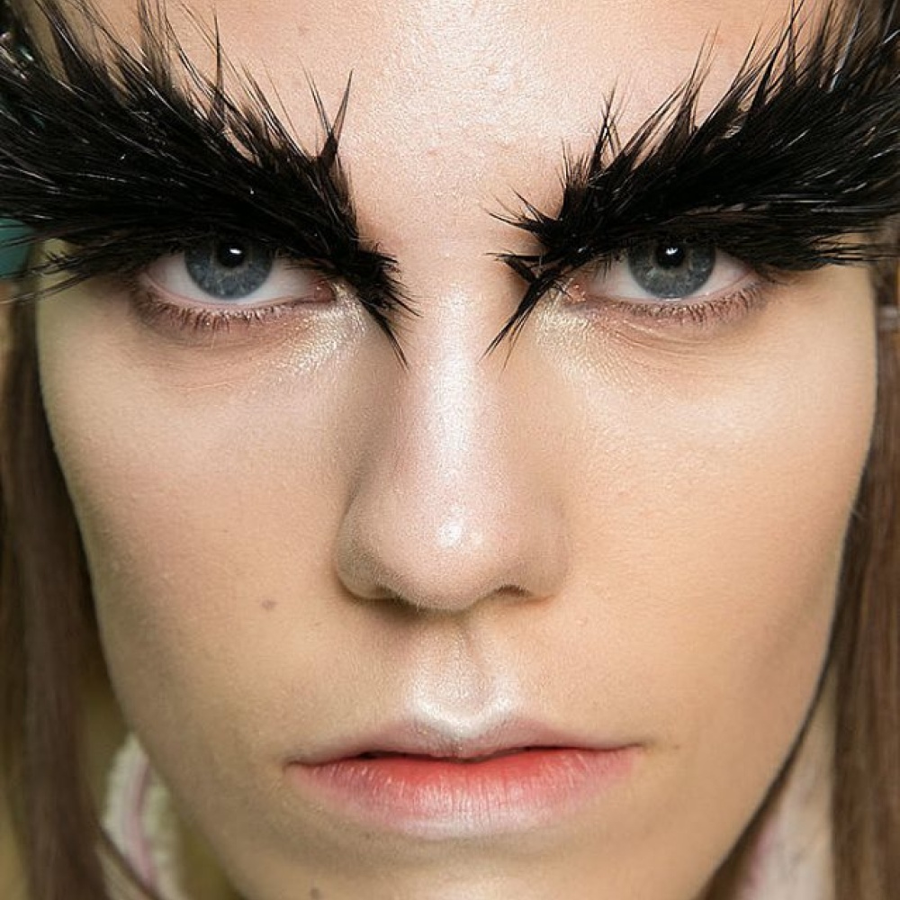 هل يمكنكم اعتماد هذه الصيحة من الكساندر مكوين؟ الجنون... فنون