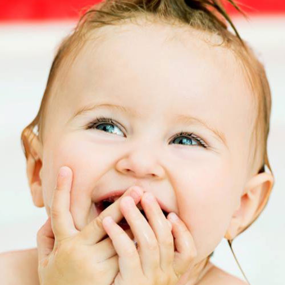 5 أخطاء تهدد سلامة طفلك أثناء الإستحمام.. فاحذريها