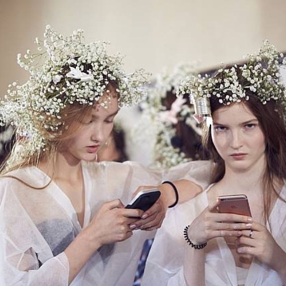 صوة من خلف كواليس عرض أزياء Roderate في باريس