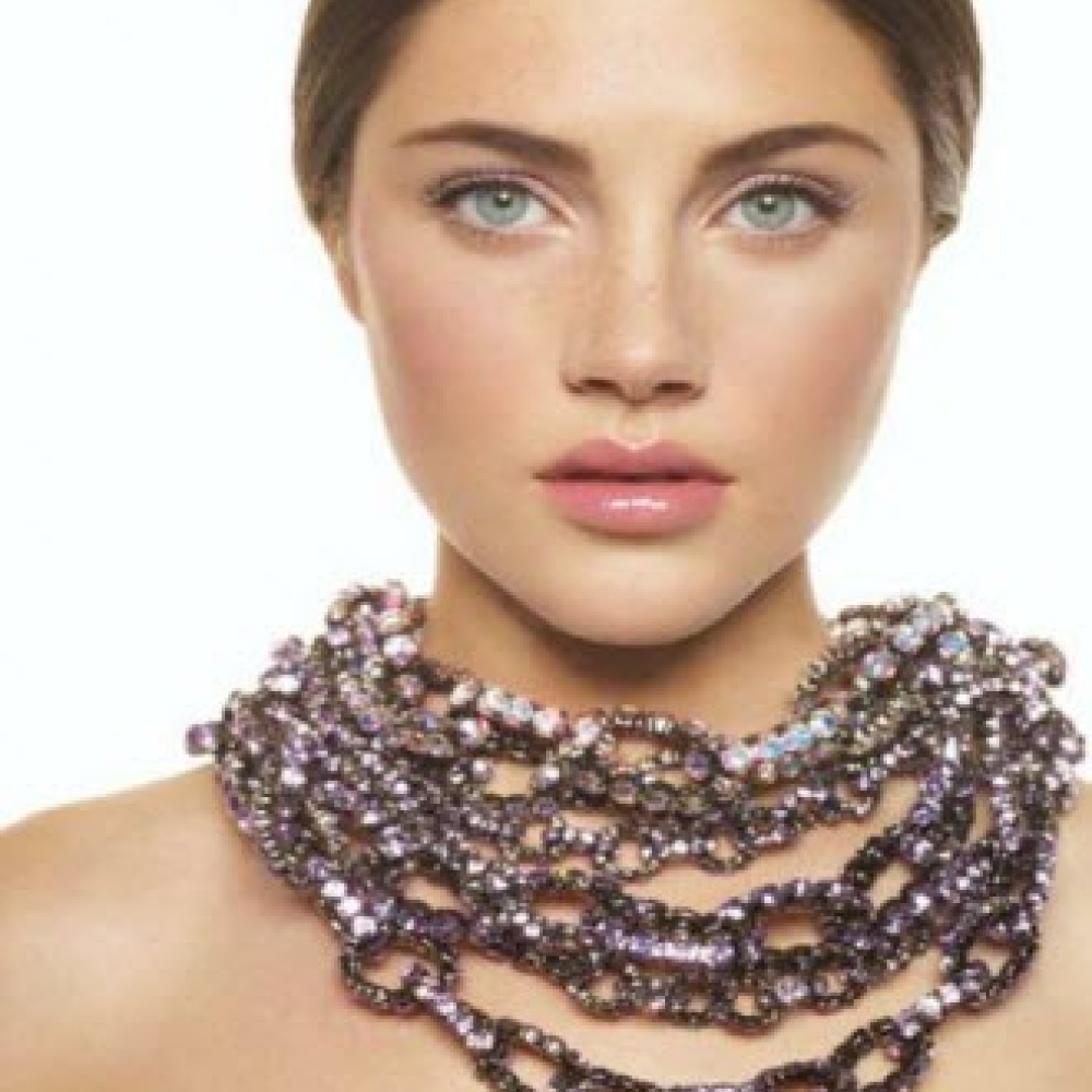 ماكياج بوبي براون لإشراقة من الداخل