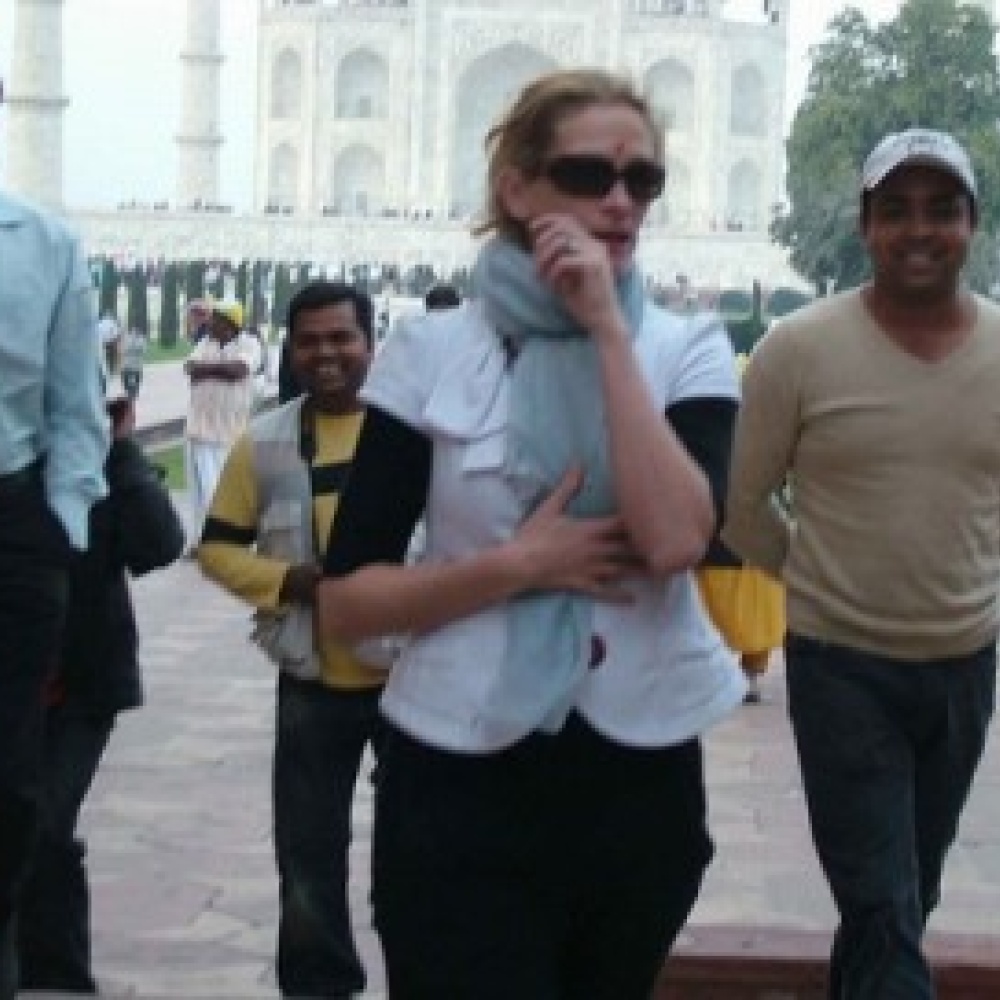 جوليا روبرتس تبحث عن منزل بالهند 