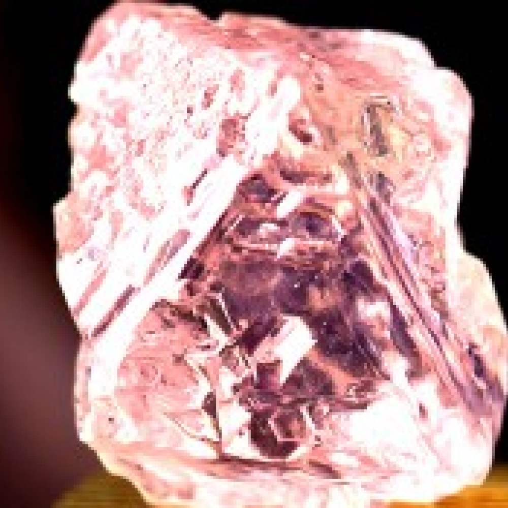 ثاني أكبر ماسة زهرية للبيع 