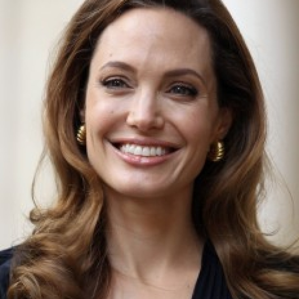 أنجلينا جولي تطلق حملة لمكافحة الاغتصاب 