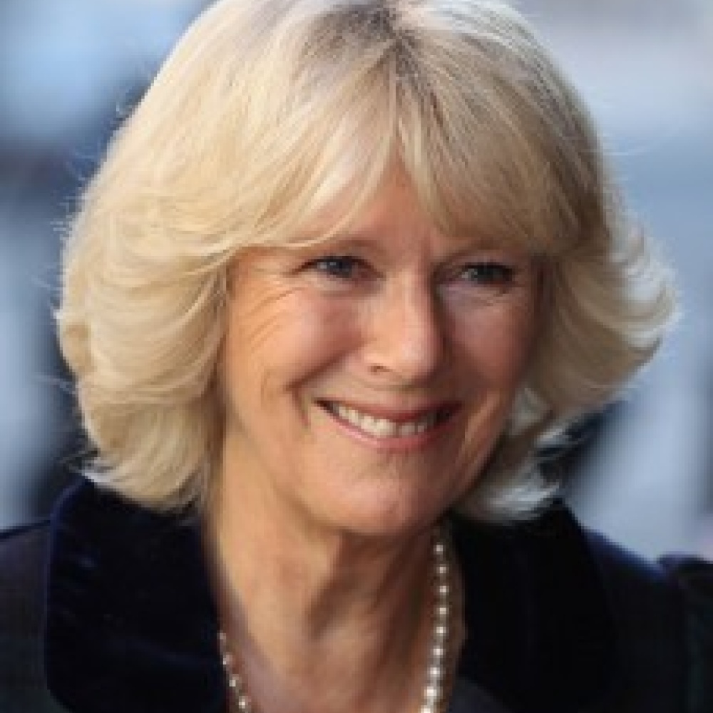 البريطانيون يقبلون بكاميلا ملكة عليهم 