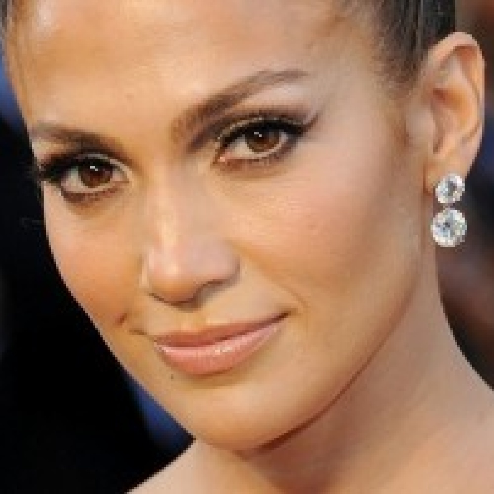 دعوى قضائية ضد النجمة جي لو 