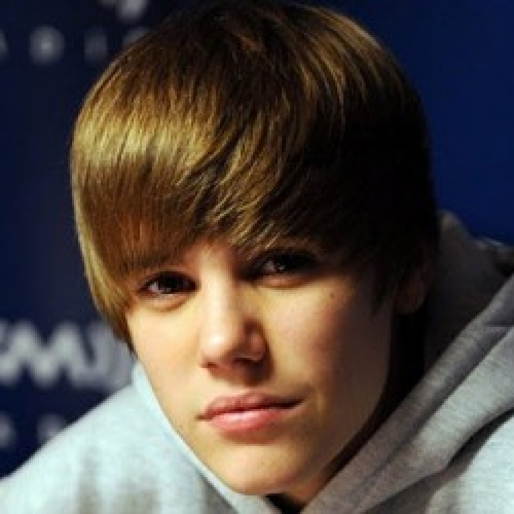 جاستن بيبر ينال شهادة الثانوية