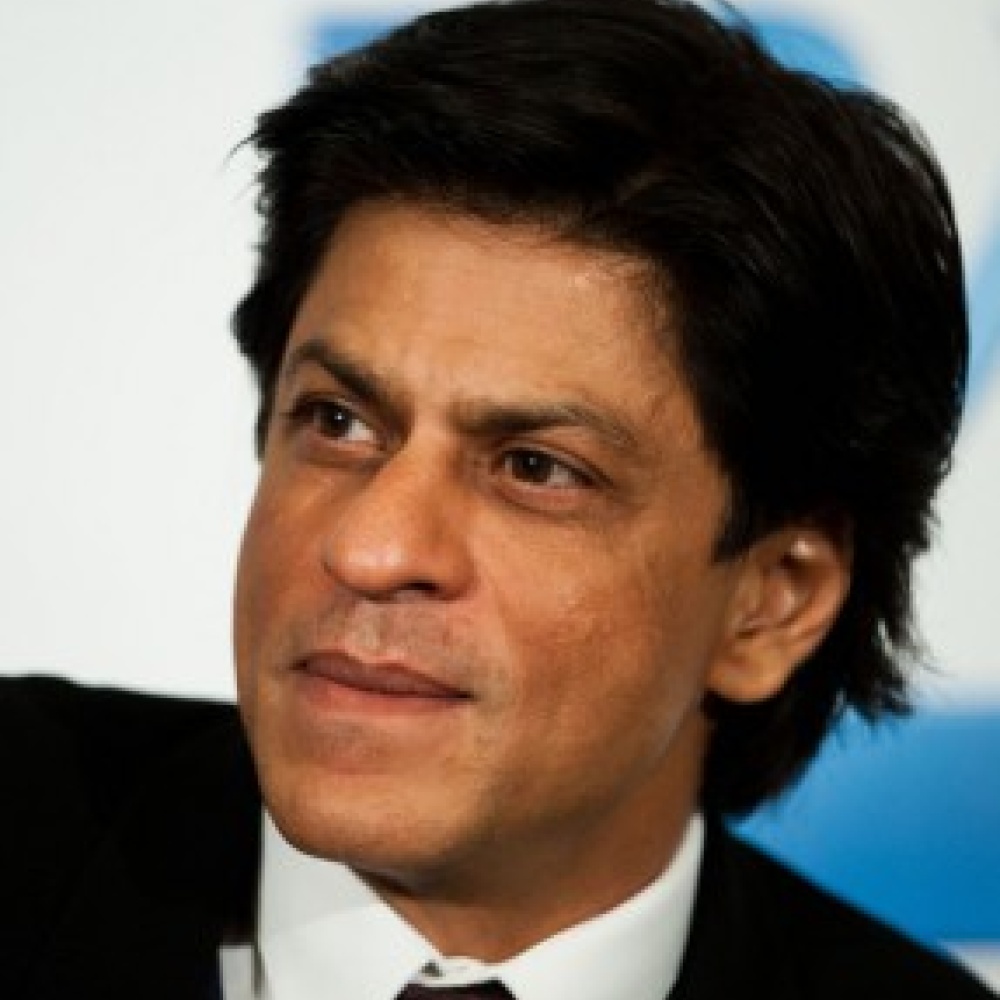 شاروخان يفتتح فيلمه الجديد ويستعد لأداء العمرة 