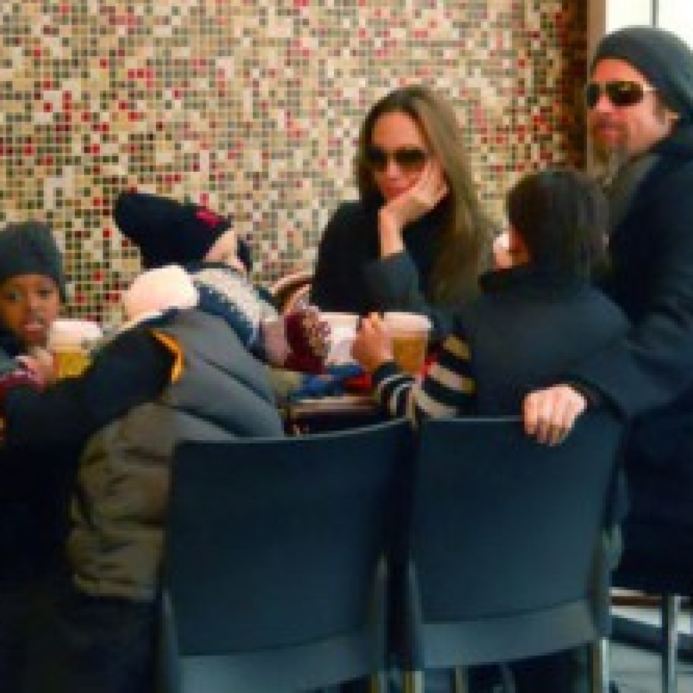 ألف يورو بقشيش من إنجلينا وبراد