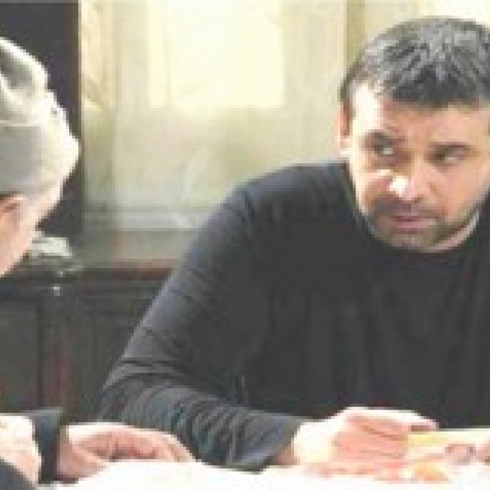 كريم عبد العزيز يهرب في أسوان