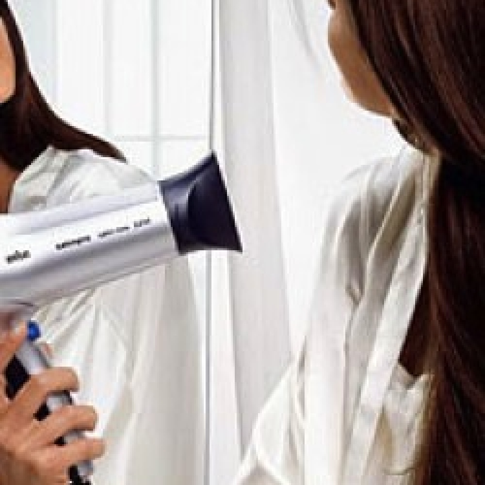 استخدام مجفف الشعر 