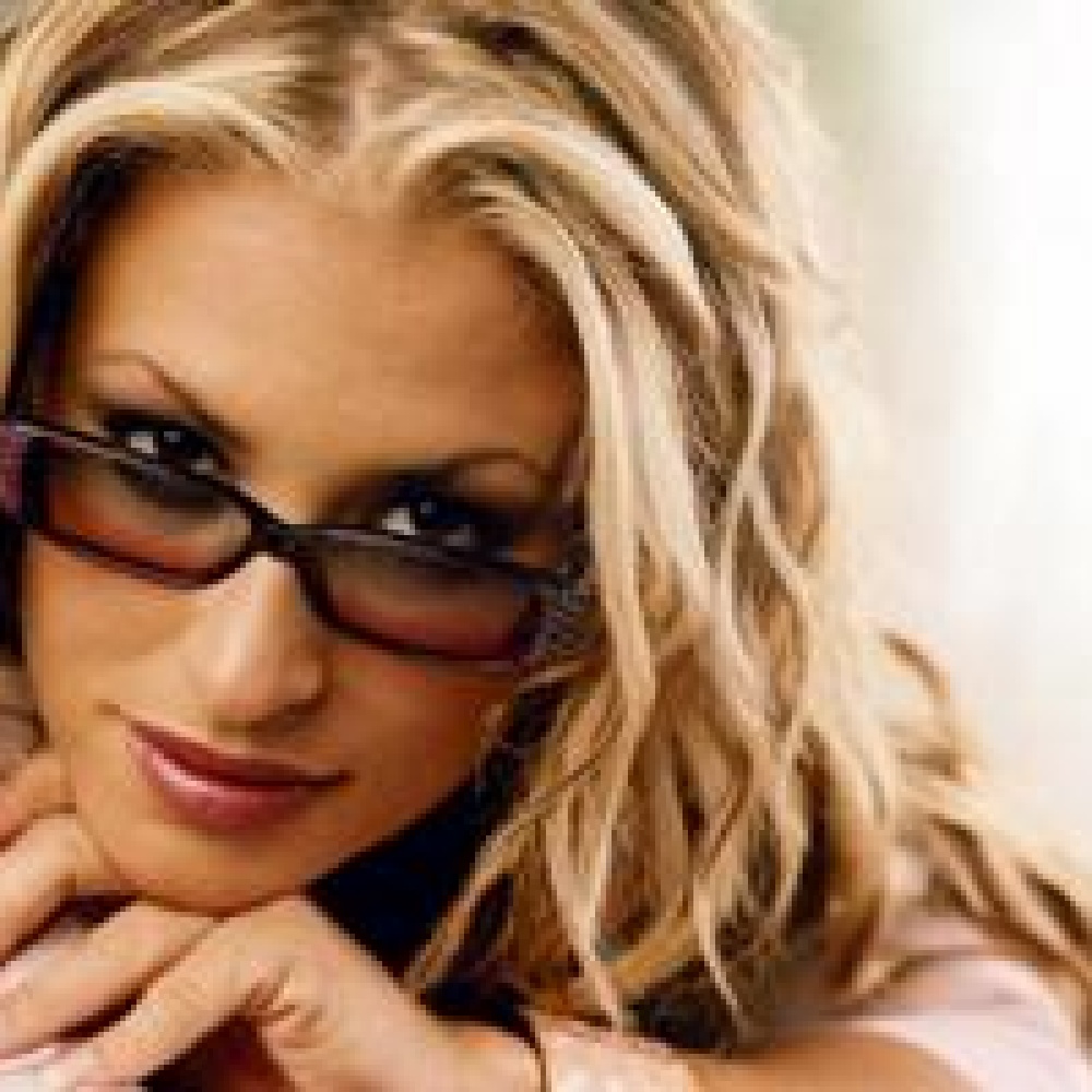 ولد في مثل هذا اليوم من المشاهير وحظك مع الأبراج