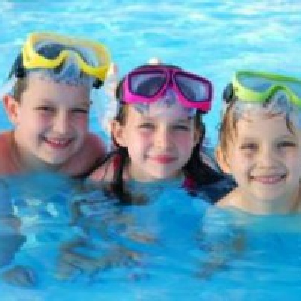  Pool children