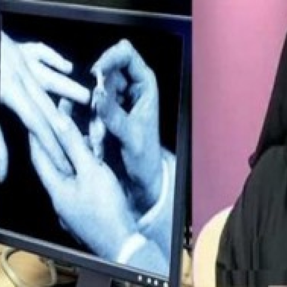 سعودي يقدم شكوى ضد خطَابة   بإحدى القنوات الفضائية