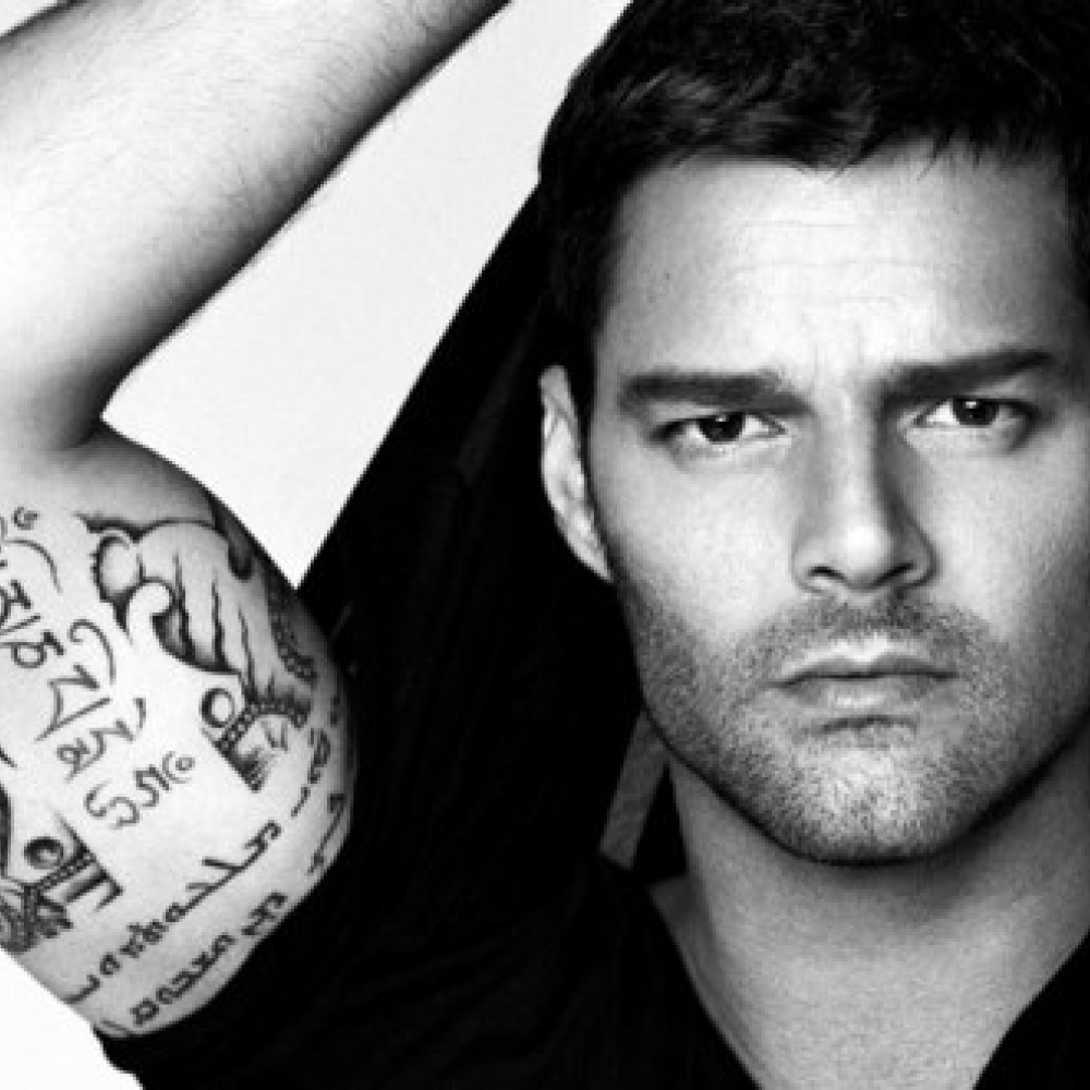 ولد في مثل هذا اليوم من  المشاهير وحظك مع الأبراج  