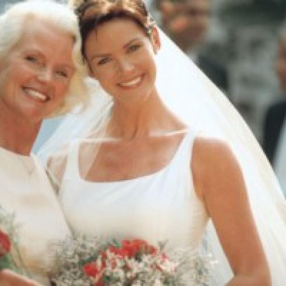 نصائح خاصة لأناقة أم العروس