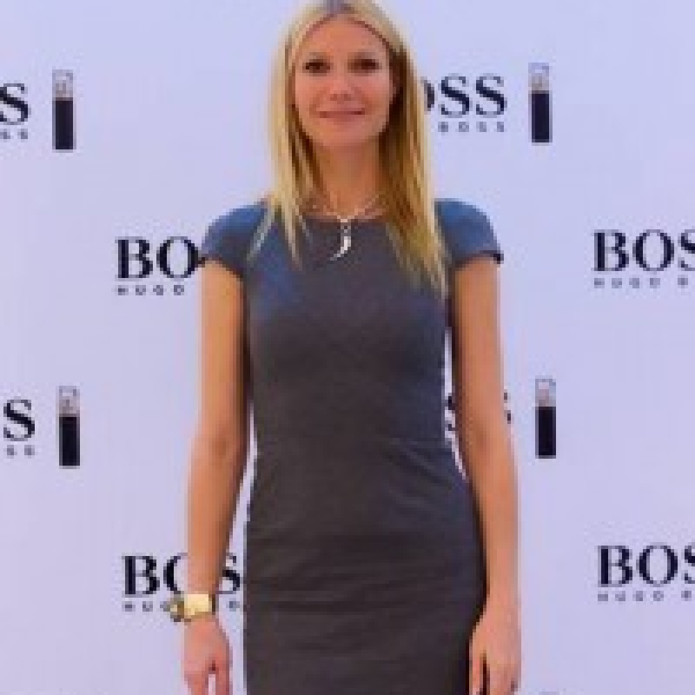  Gwyneth Paltrow خلال حفل اطلاق العطر في دبي