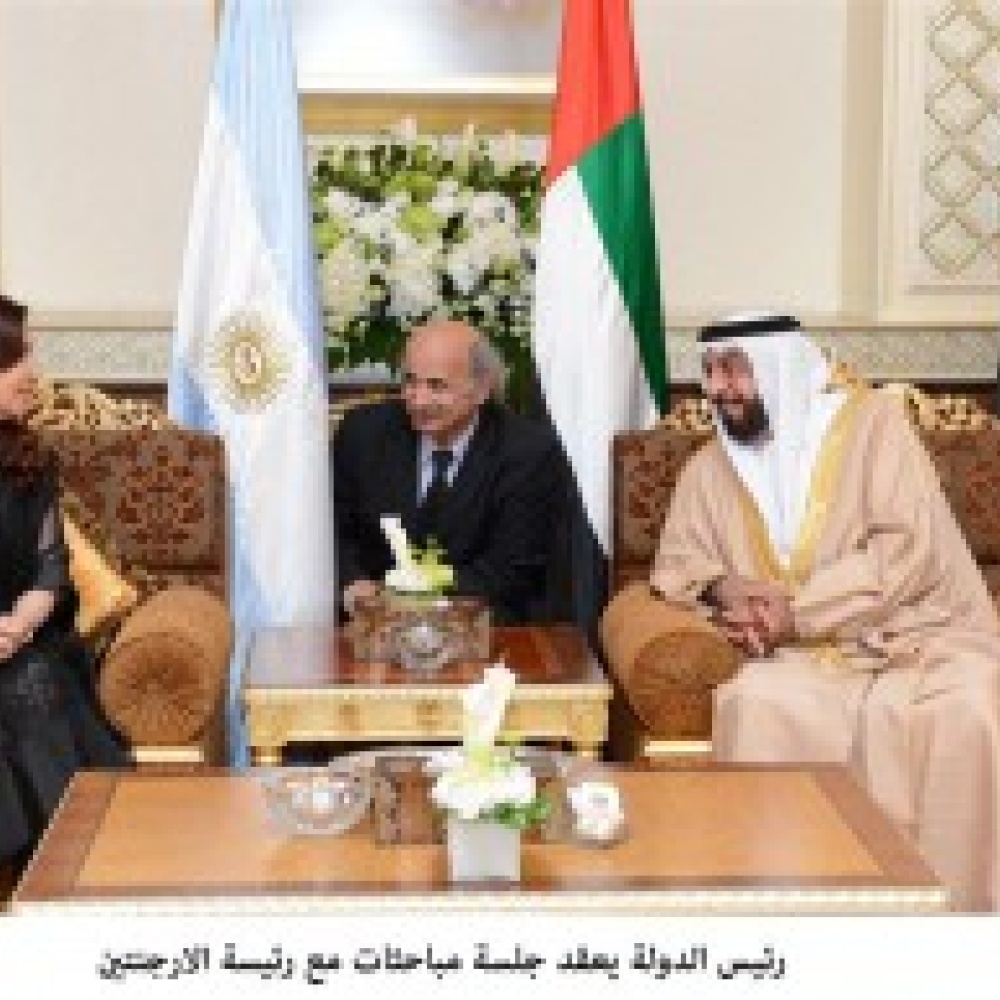 رئيسة الأرجنتين تستغل أبوظبي لتعيد مجدها