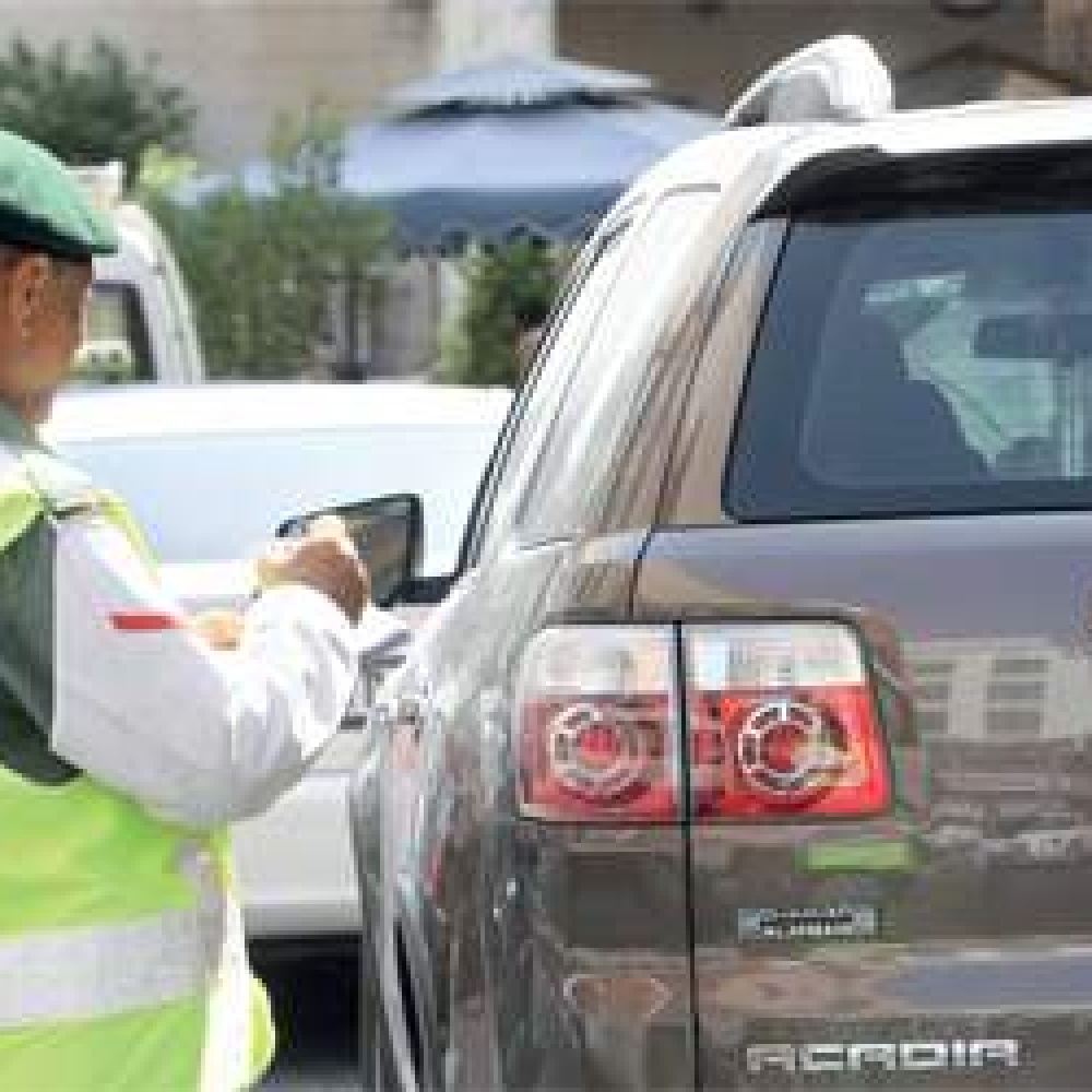 دبي تَدْرُس تثقيف السعوديين مرورياً!
