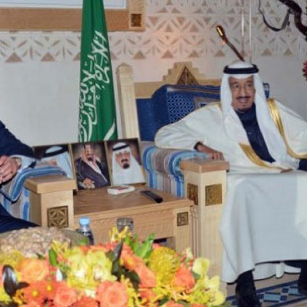  الأمير سلمان بن عبد العزيز مع الأمير تشارلز أثناء زيارته للسعودية