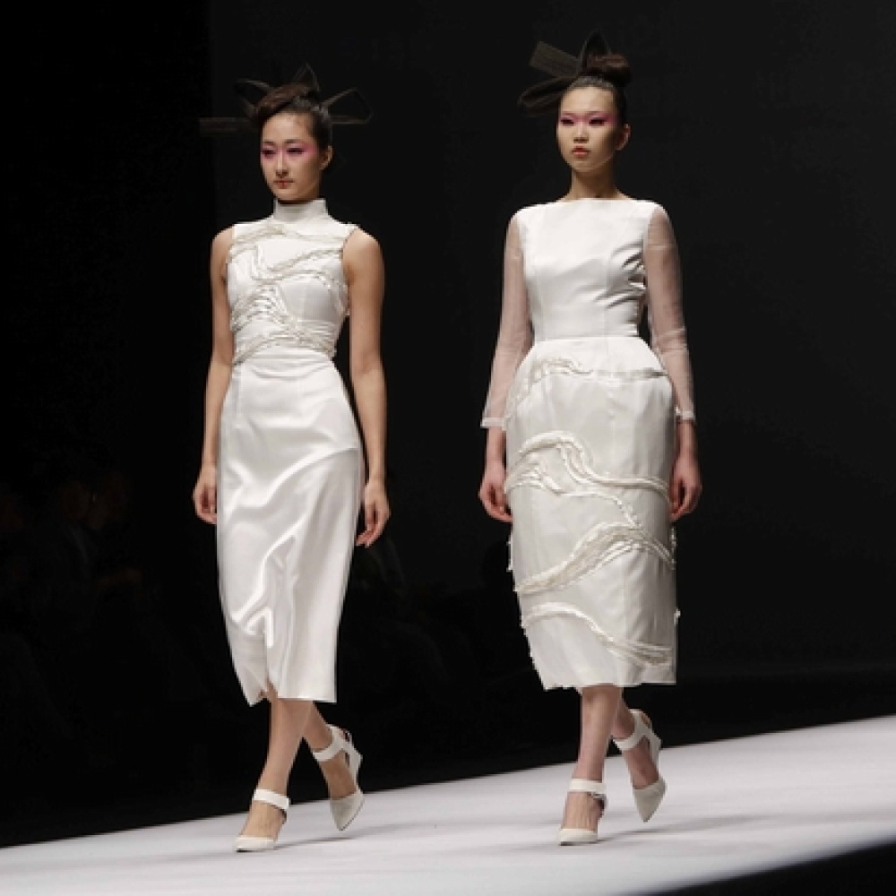 من أسبوع الموضة في بكين