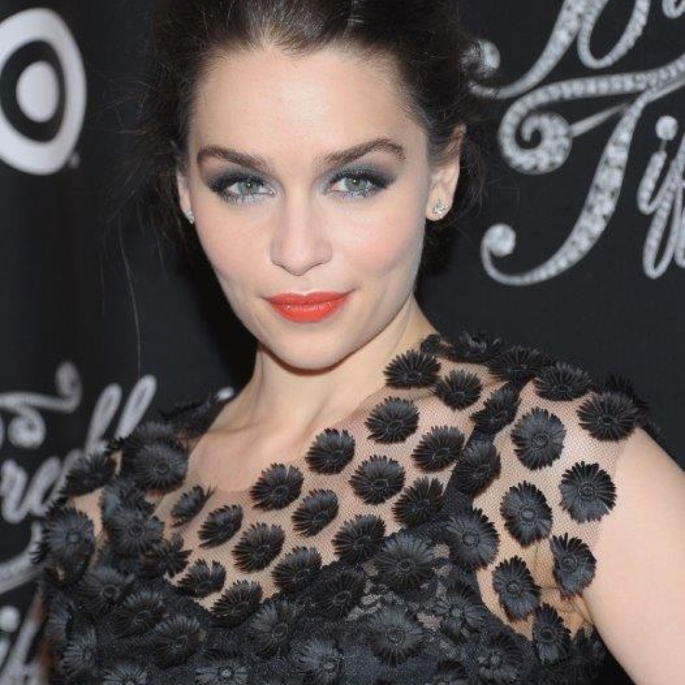 النجمة Emilia Clarke خلال حفل  Breakfast At Tiffany s  في نيويورك  