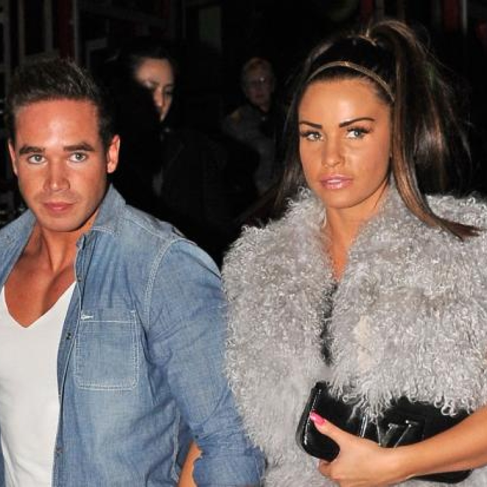 كاتي برايس تهدي ضيوف زفافها اسطوانات موسيقية