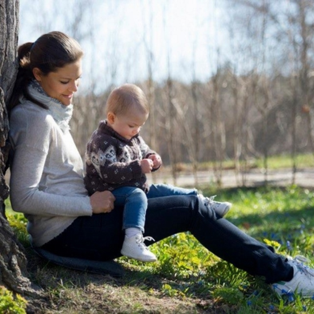 الأميرة مادلين مع الأميرة استيل ابنة ولية عهد السويد