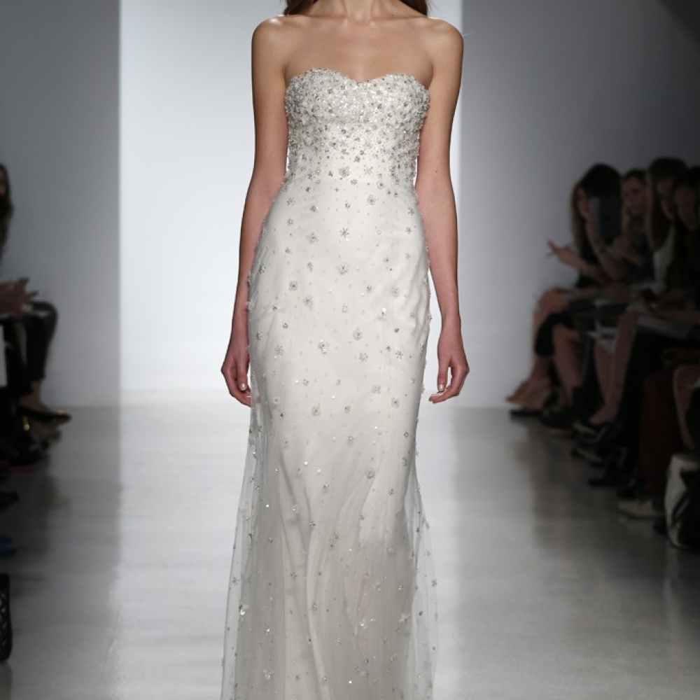 فستان زفاف يحاكي احلام العمر في مجموعة  لخريف-شتاء 2011-2012 للمصمم طوني وردZEN