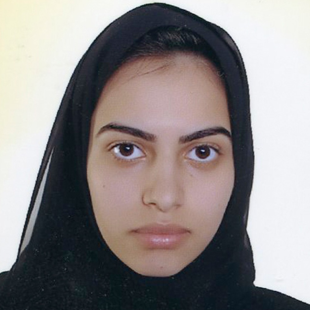 الطالبة لبنى الأنصاري
