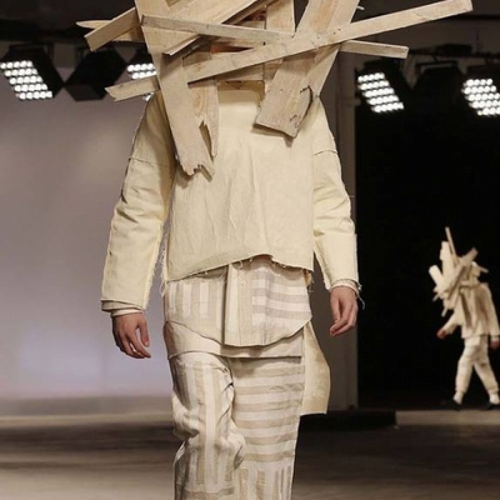 تصميم غريب من The Man ضمن أسبوع لندن لأزياء الرجال