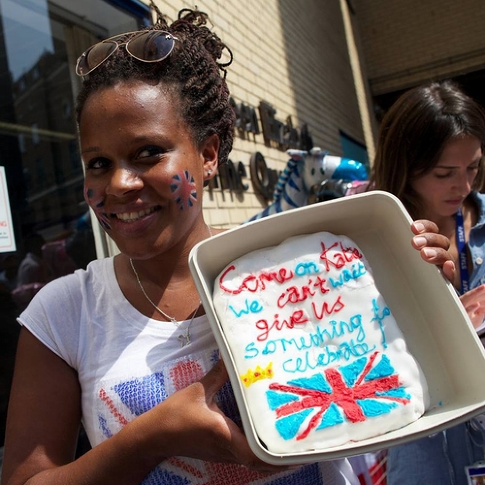 لقطة معبرة أثناء انتظار ولادة الطفل الملكي في بريطانيا