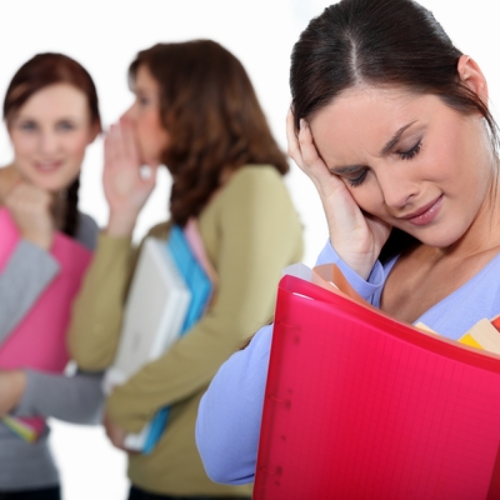 هل تستطيعين مسامحة أصدقائك بعد خيانتهم؟