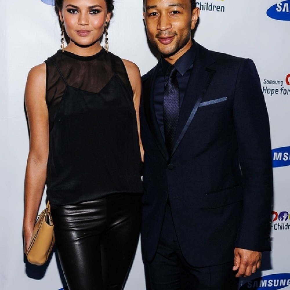 زواج جون ليجيند وكريسي تيغين قريبا