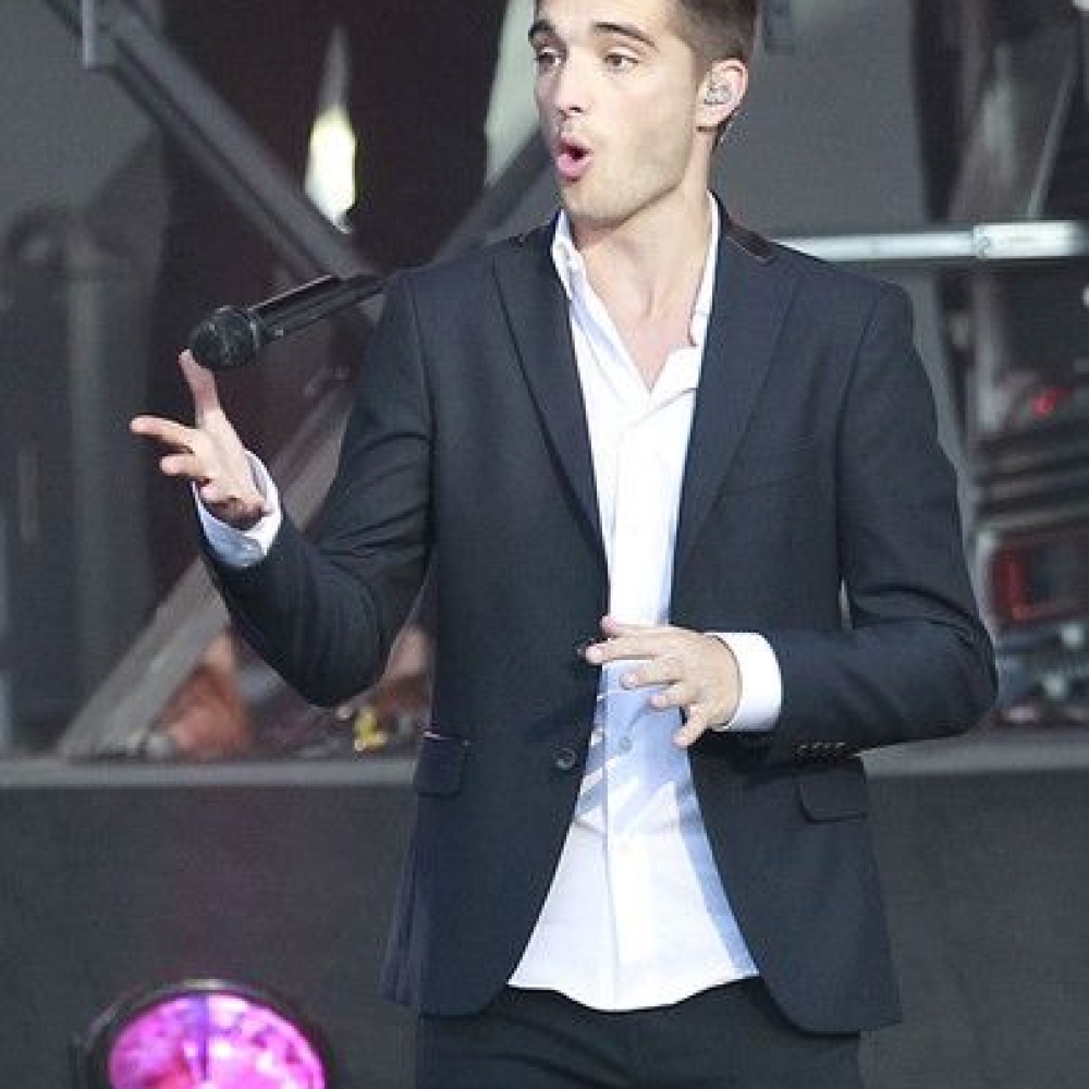 توم باركر يستعد للزواج