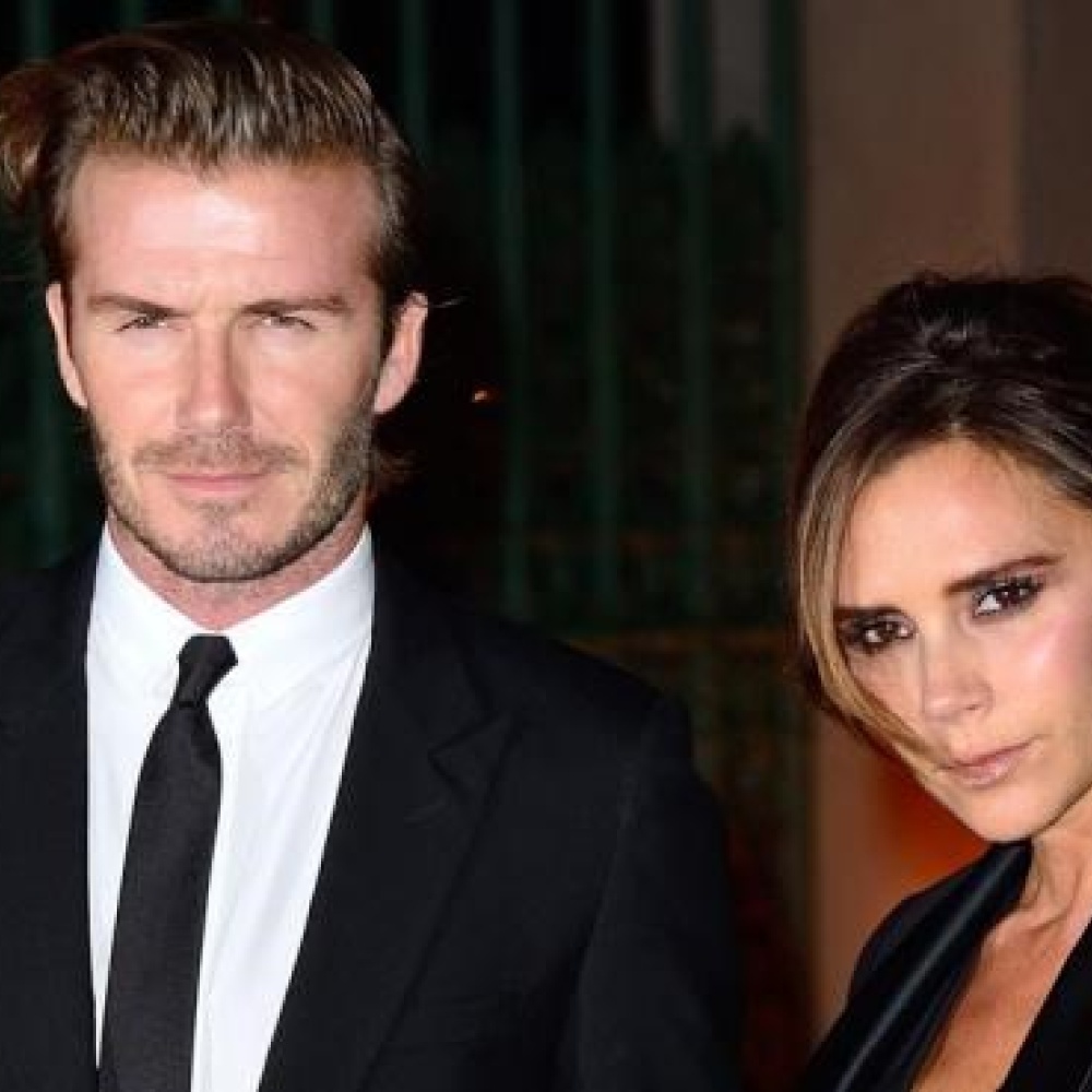 هدية غير متوقعة من فيكتوريا بيكهام لأمها وحماتها