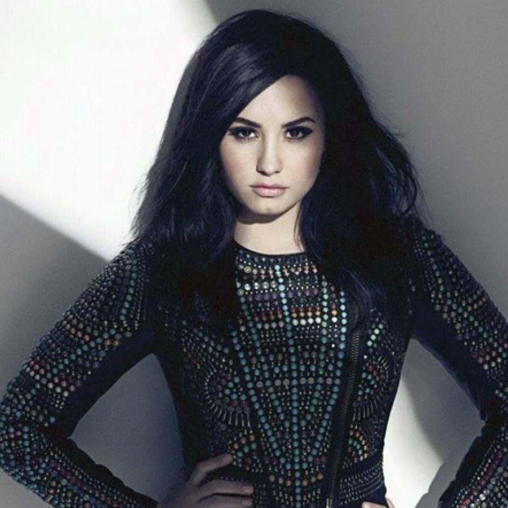 ديمي لوفاتو تكتب كتاباً بعنوان  Staying Strong 