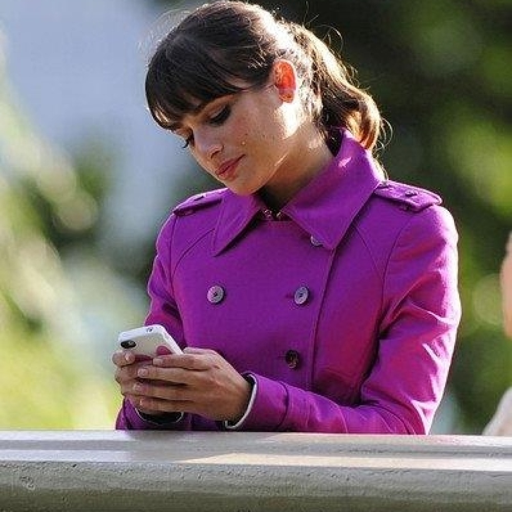 بمن تحاول Lea Michele الاتصال؟