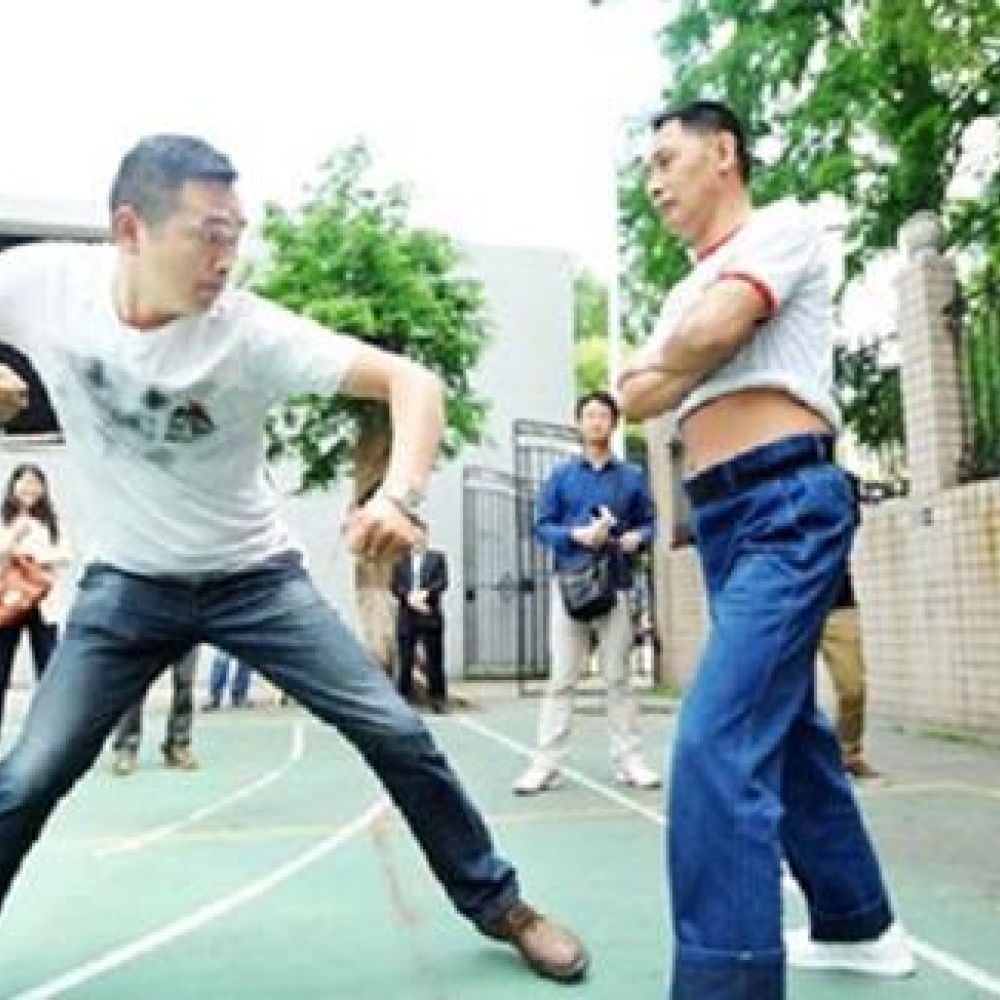 صيني يعرِض نفسه للضرب مقابل 100 دولار يومياً 