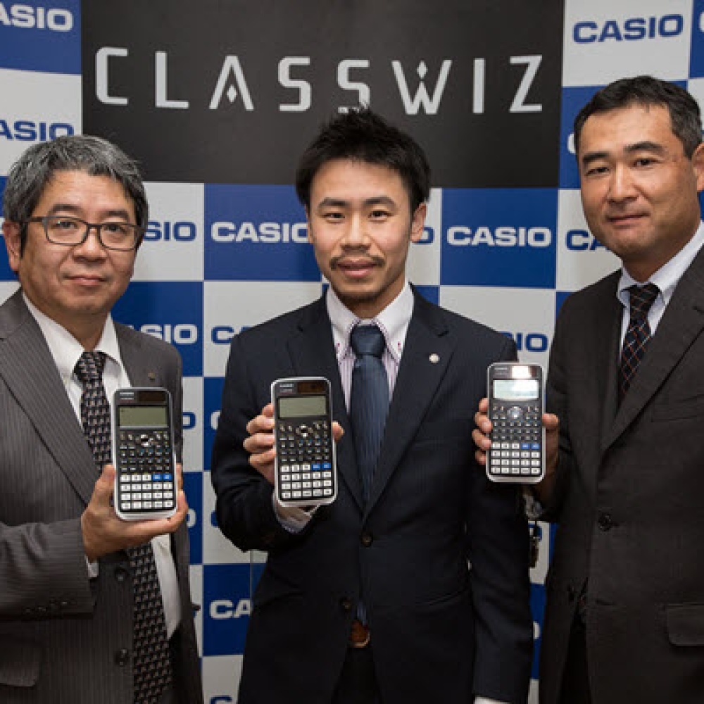 أول آلة حاسبة علمية باللغة العربية في العالم من كاسيو