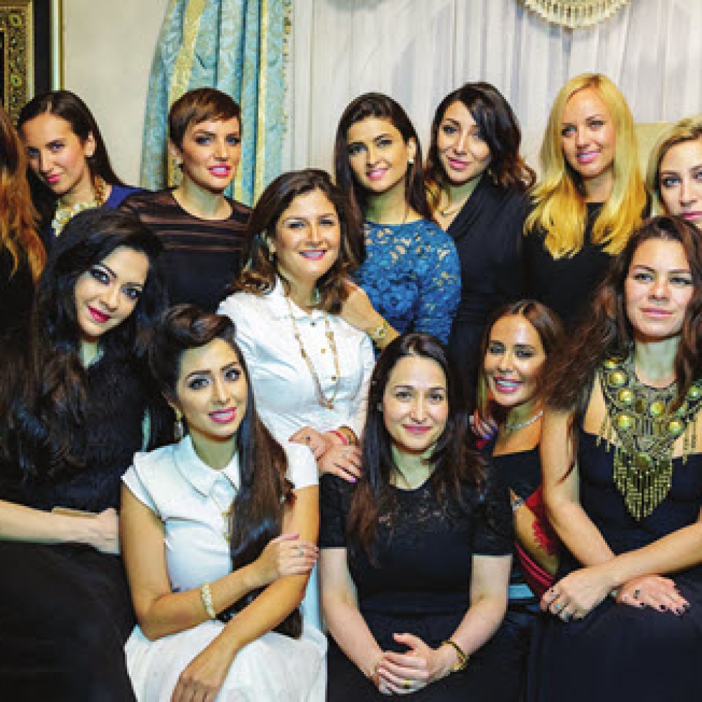  إعلاميات و فاشيونيستاز في افتتاح مجوهرات فيرساتشي تتوسطهن رئيسة التحرير أ. مي بدر