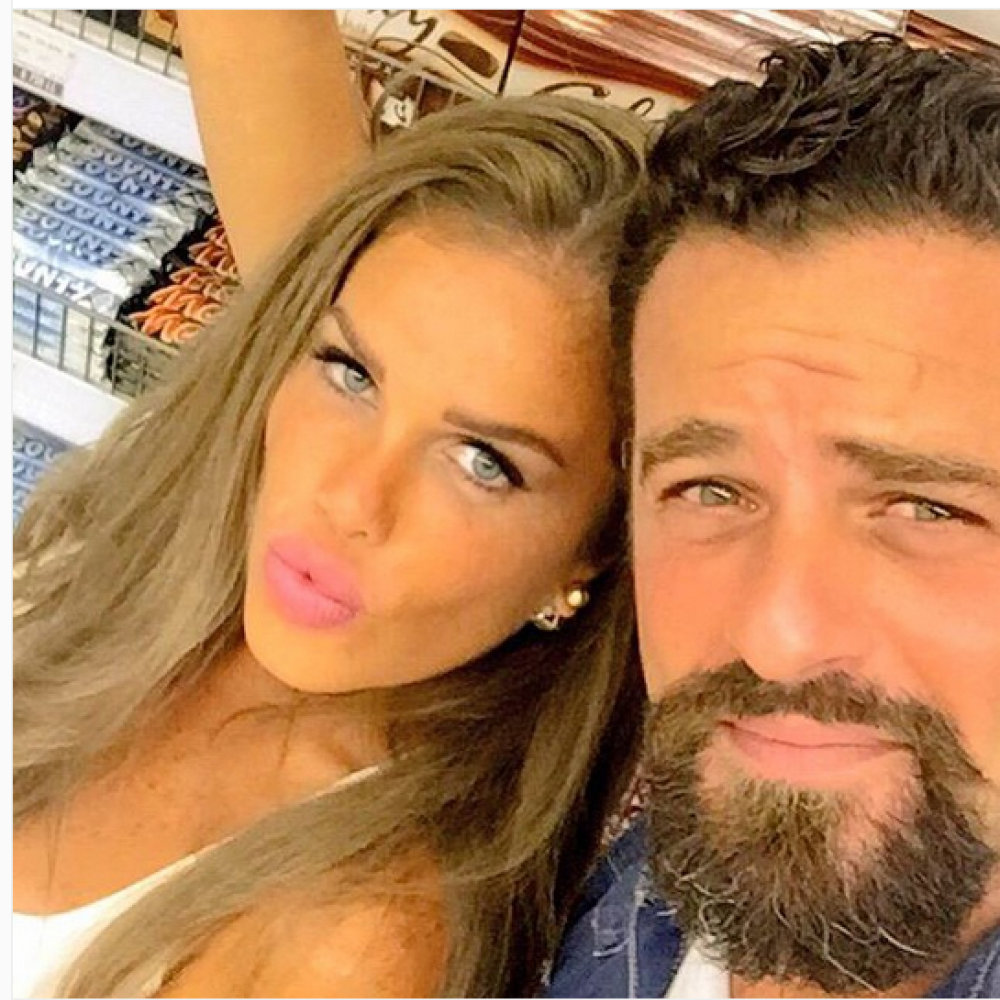 نيكول سابا مع زوجها يوسف الخال بصورة سلفي عفوية