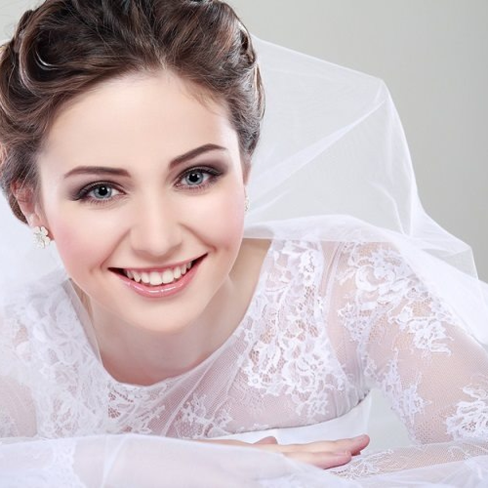 مميزات وعيوب الزواج للفتاة في سن العشرين