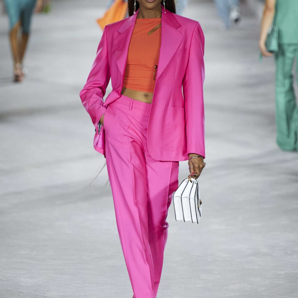 موديلات بدلات نسائية موضة ربيع 2022 من اسبوع ميلانو