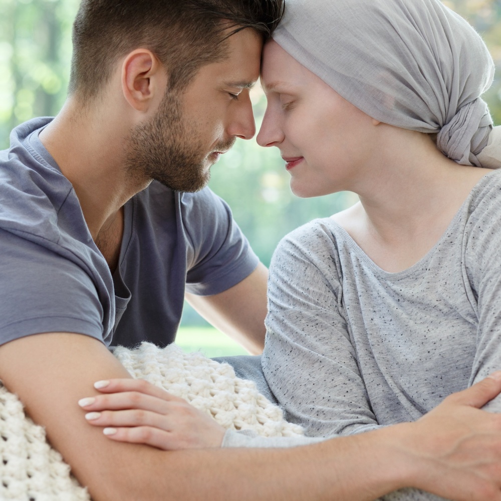 5 أشياء ضرورية تحتاج إليها المرأة المصابة بسرطان الثدي من زوجها
