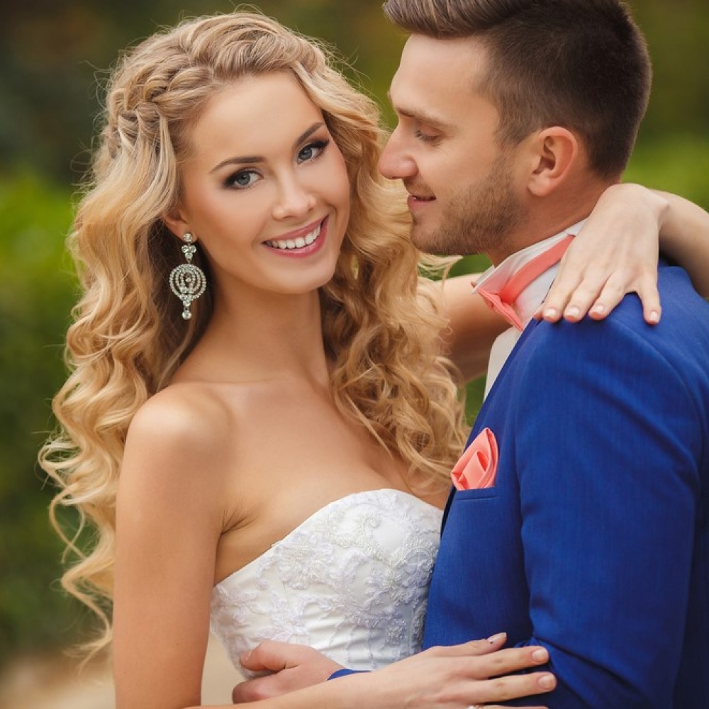 shutterstock_الالتزام بميزانية حفل الزفاف أمر ضروري لكل عروسين