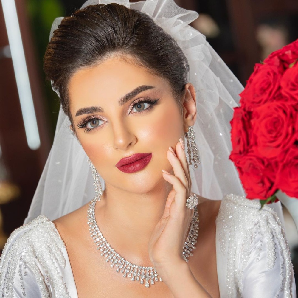 اجمل مكياح ناعم للعروس من خبيرة التجميل الاماراتية ميرا الحمادي