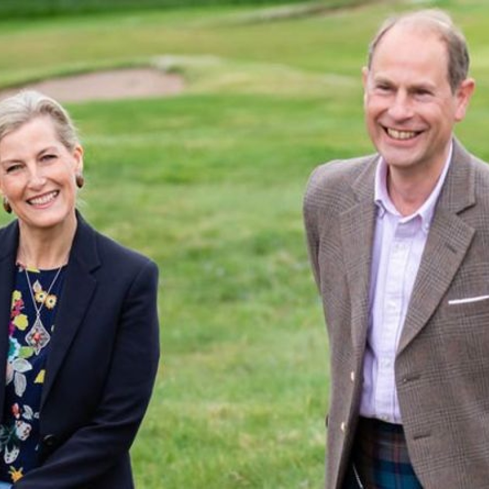 بطاقة نهاية العام للأمير إدوارد والكونتيسة صوفي